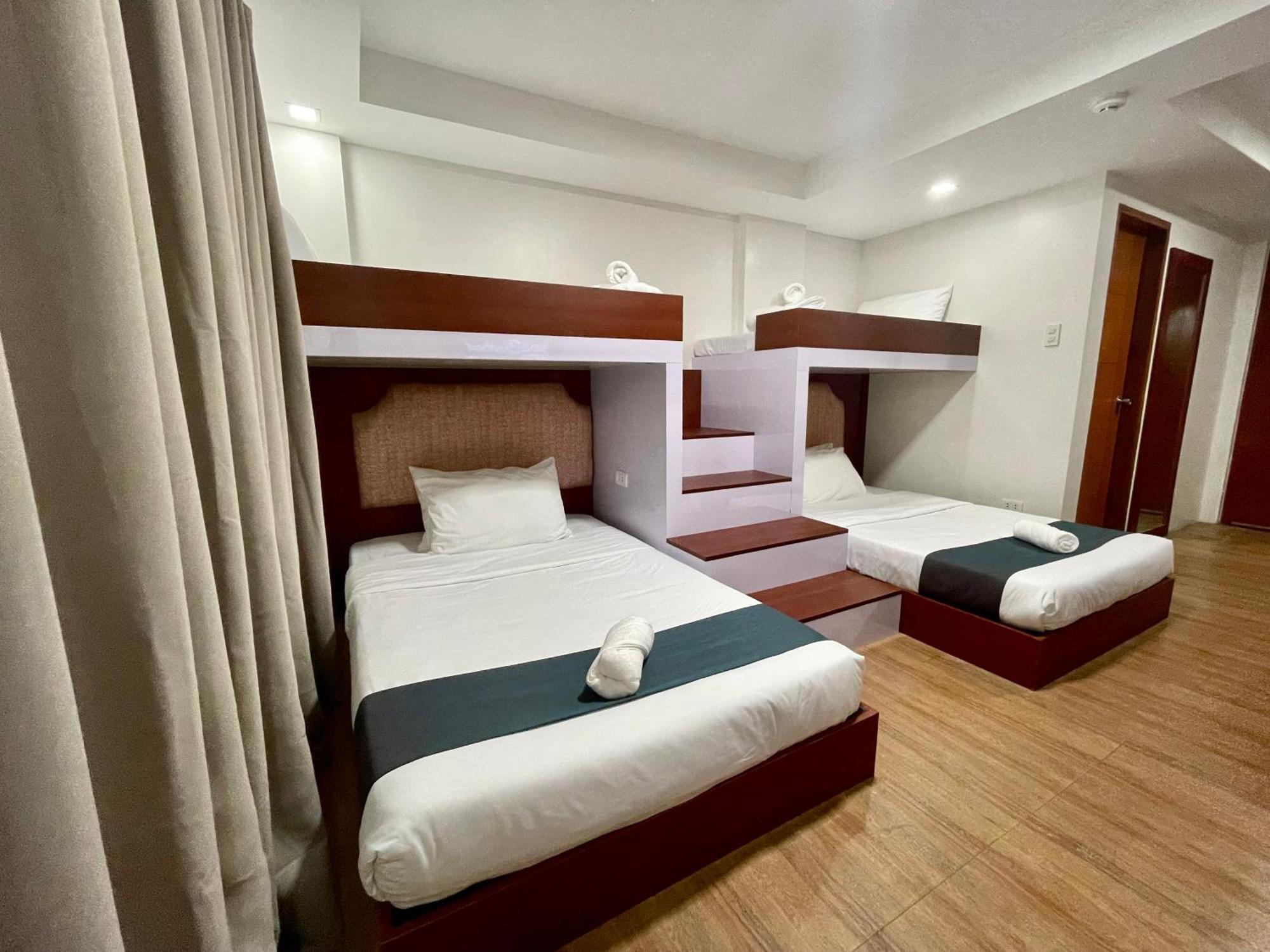 Staycation Hotel San Jose  Екстер'єр фото