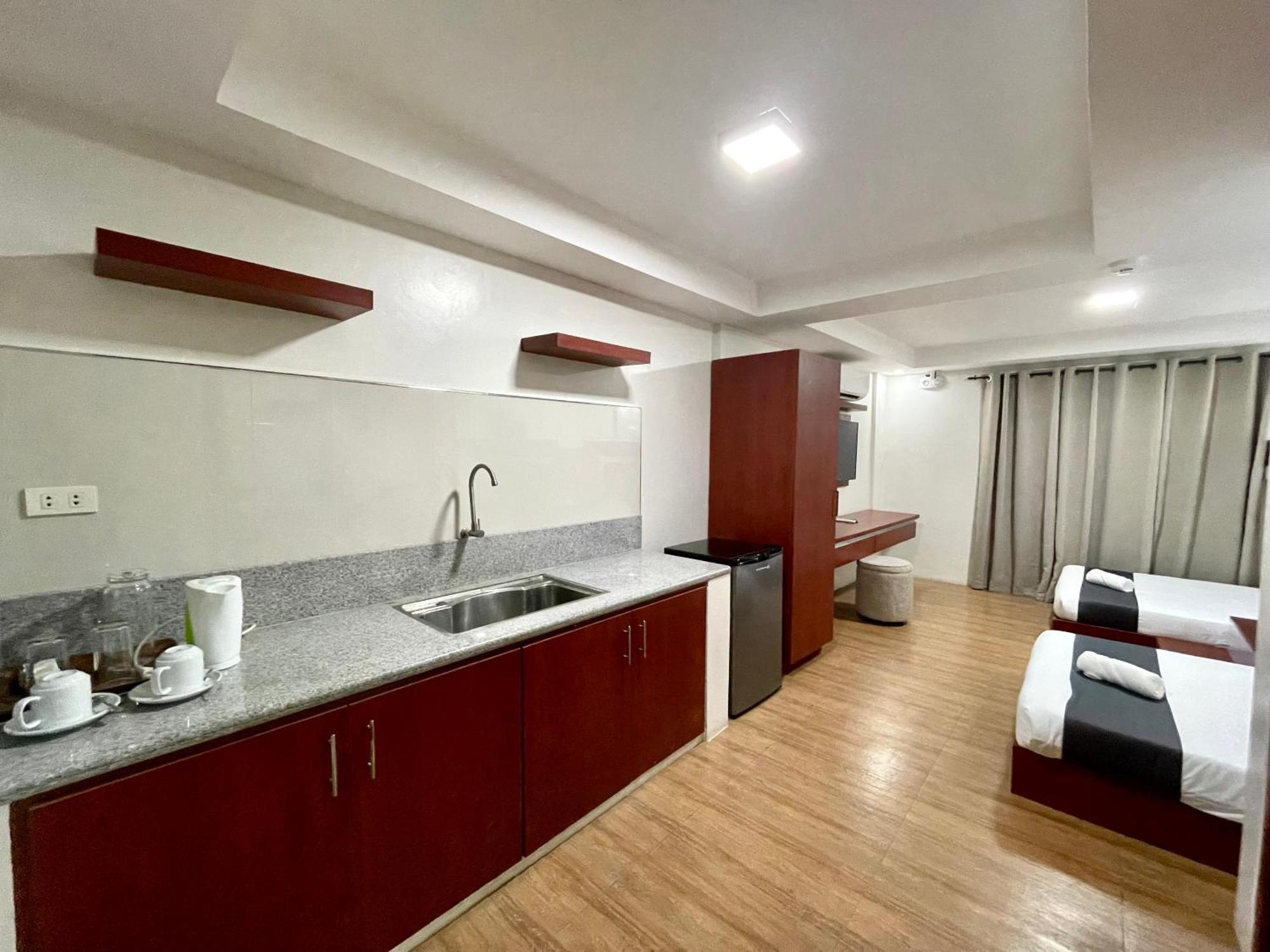 Staycation Hotel San Jose  Екстер'єр фото