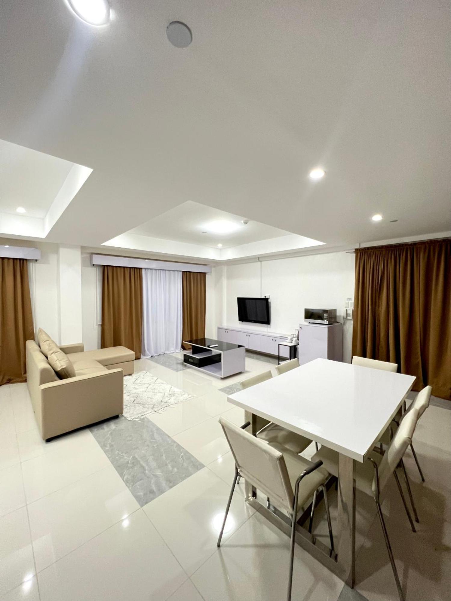 Staycation Hotel San Jose  Екстер'єр фото