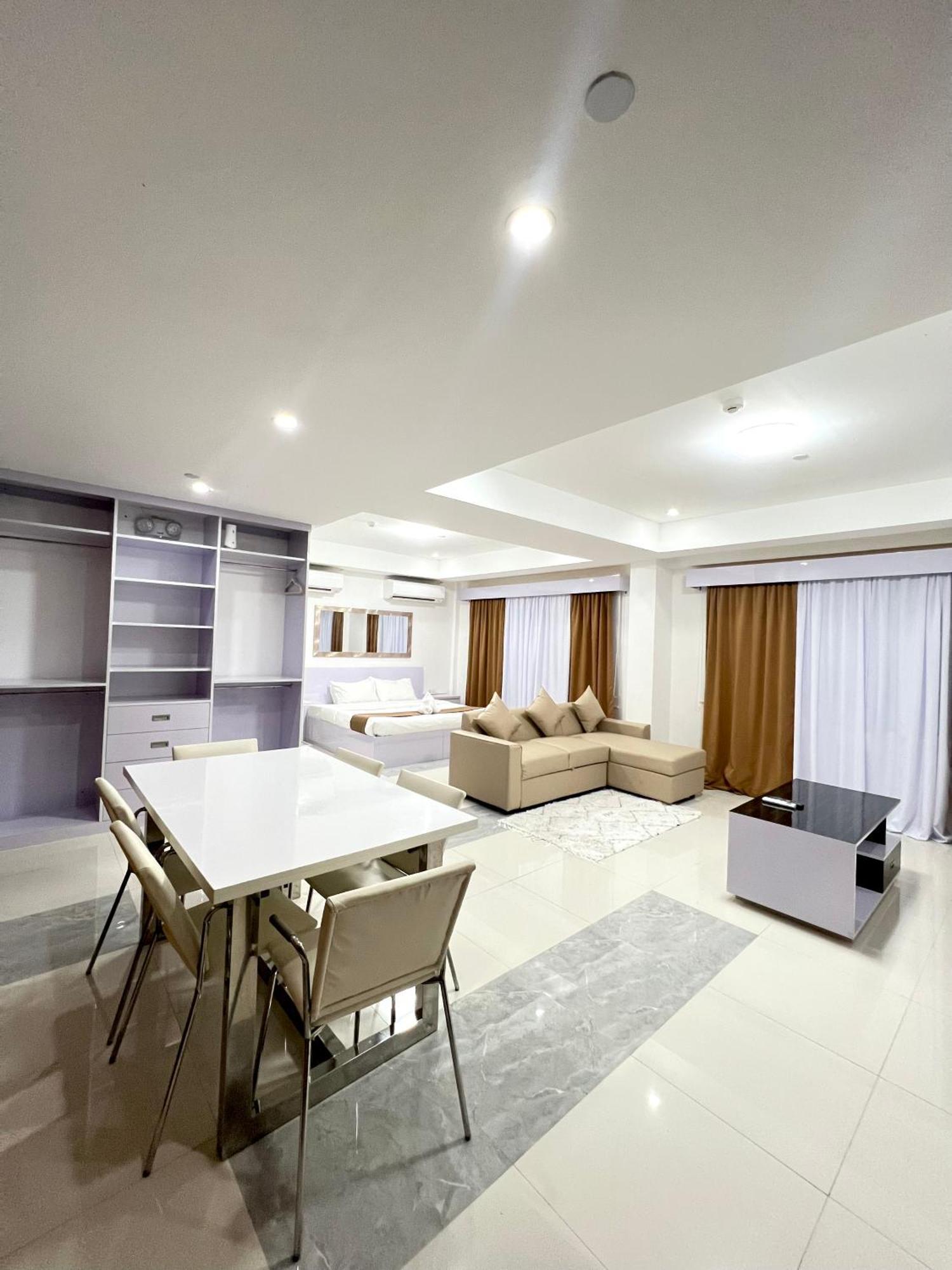 Staycation Hotel San Jose  Екстер'єр фото