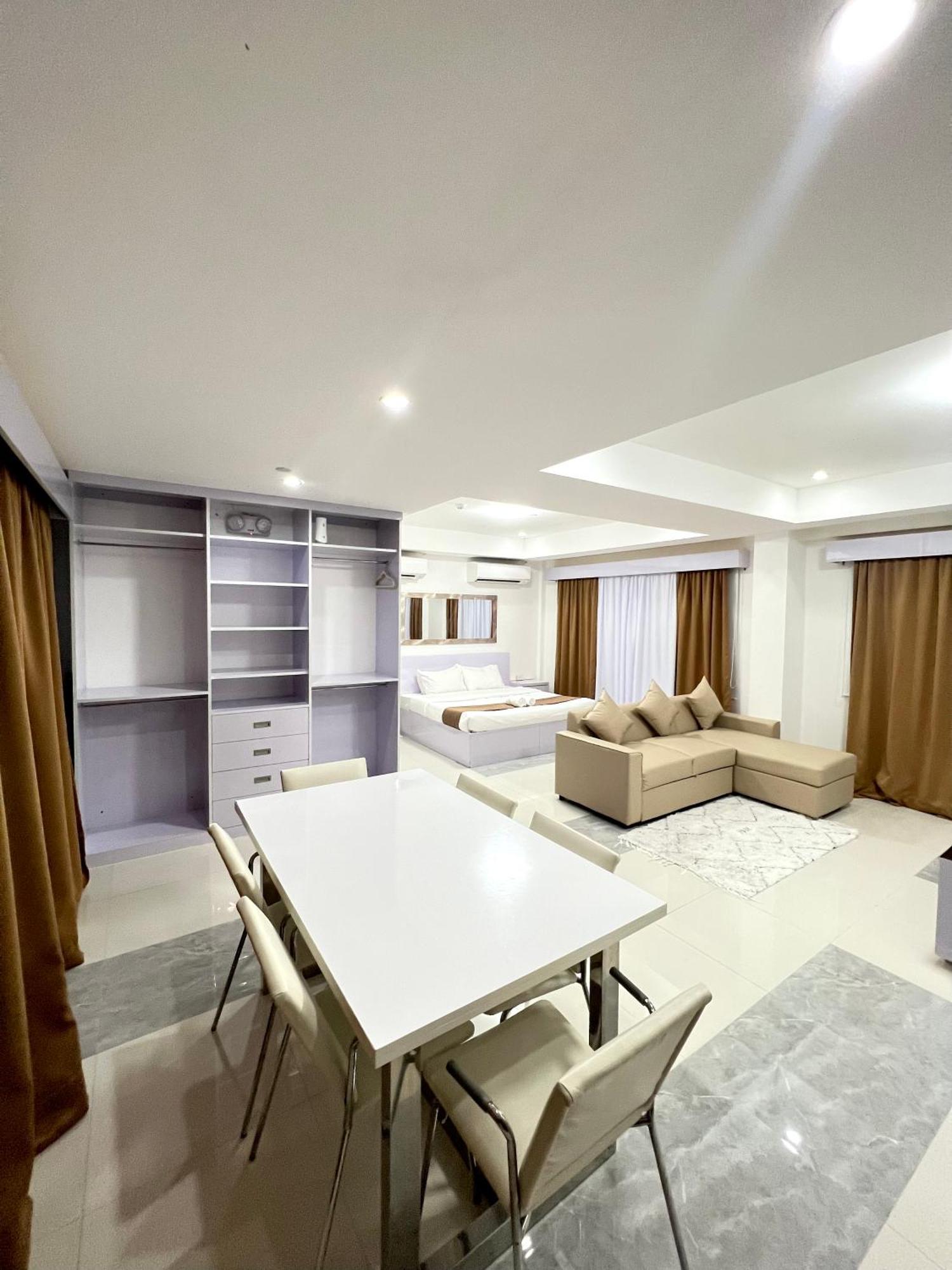 Staycation Hotel San Jose  Екстер'єр фото
