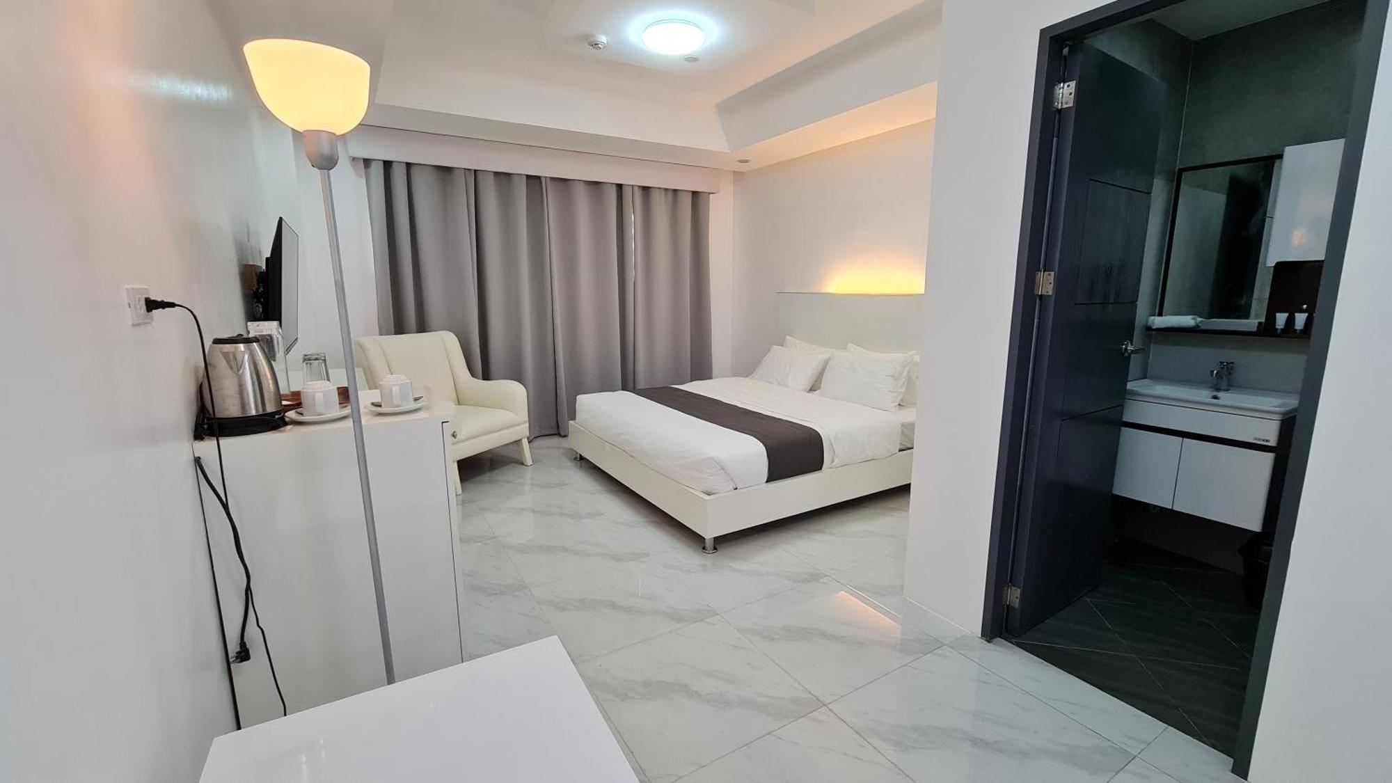 Staycation Hotel San Jose  Екстер'єр фото