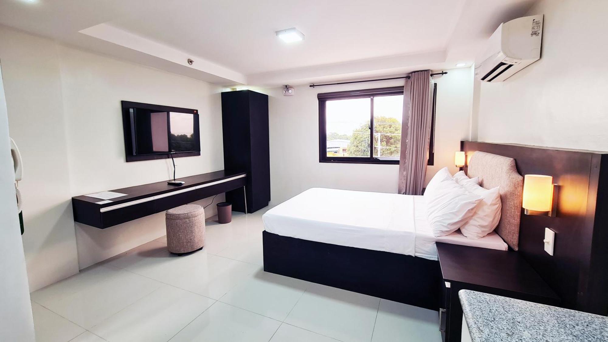 Staycation Hotel San Jose  Екстер'єр фото